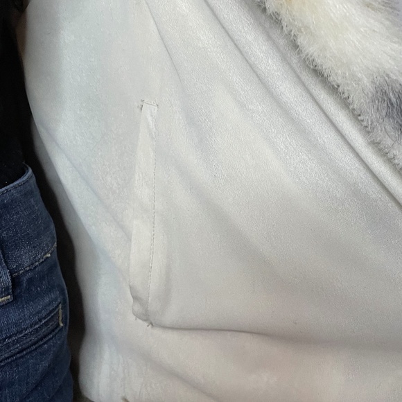 Vintage faux fur cream tan gray zipper mock collared vest with pockets! - Picture 14 of 14